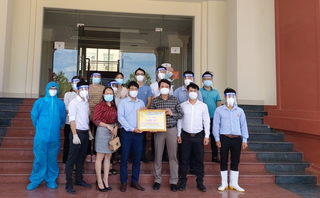 Tập đoàn MEDLATEC Quảng Bình hỗ trợ 5.000 bộ kit test nhanh để xét nghiệm kháng nguyên SARS-CoV-2