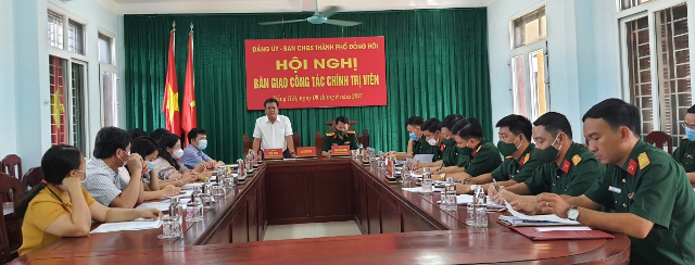 Toàn cảnh Hội nghị bàn giao công tác Chính trị viên Ban Chỉ huy quân sự thành phố