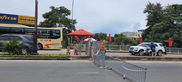 Một chốt trên địa bàn thành phố được nhà xe Hưng Long hỗ trợ điểm trú mưa,nắng khi làm nhiệm vụ